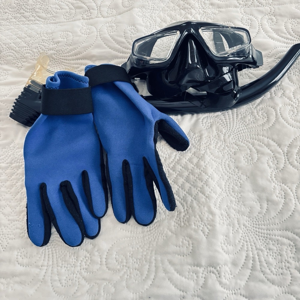 Genesis Icon Dive Mask Snorkel Adult  And Women Dive Gloves Bundle Scuba Water